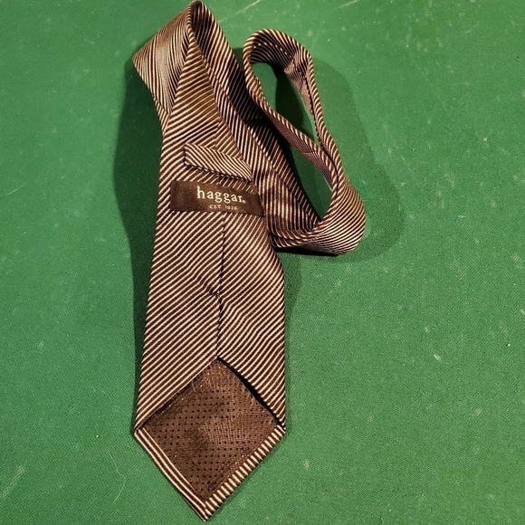 Haggat men's black and white all silk tie - Picture 2 of 5
